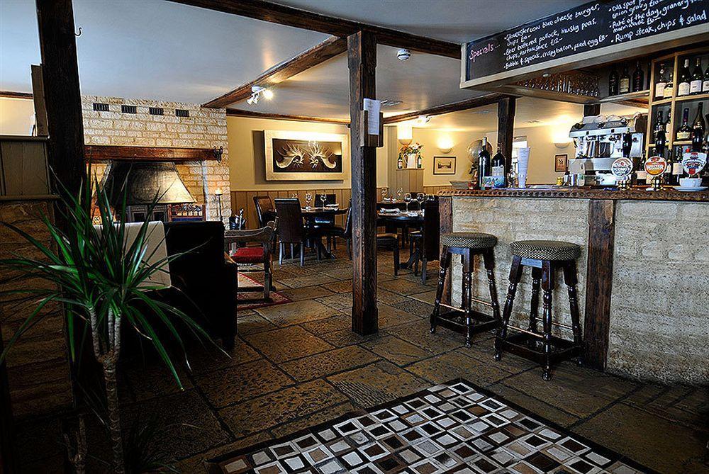 The Chequers Inn Cassington Exterior photo