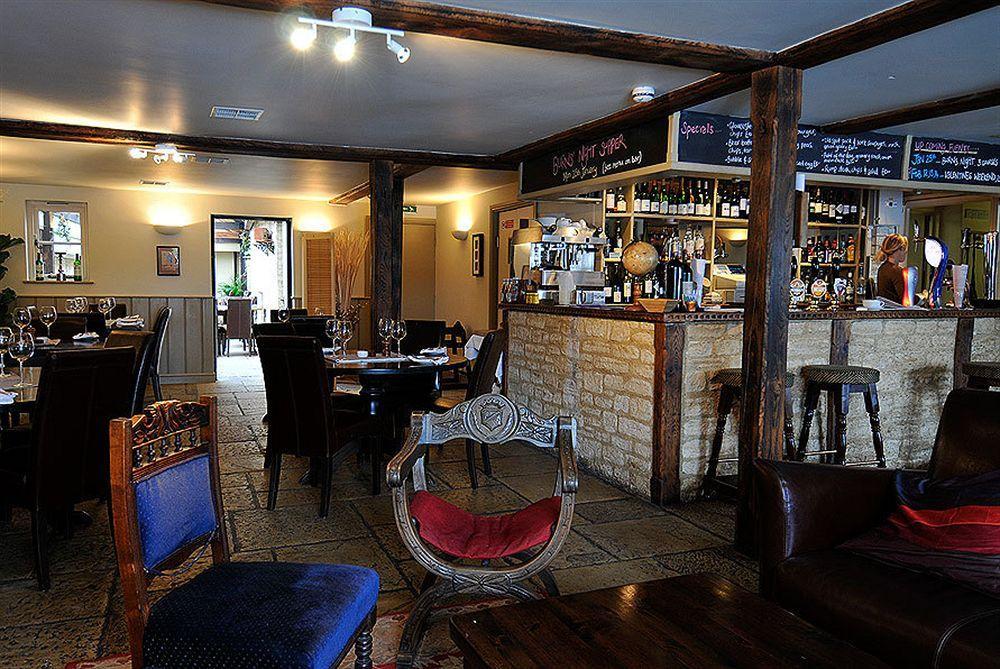 The Chequers Inn Cassington Exterior photo