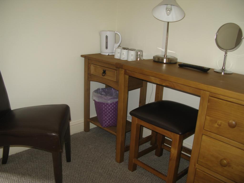 The Chequers Inn Cassington Room photo