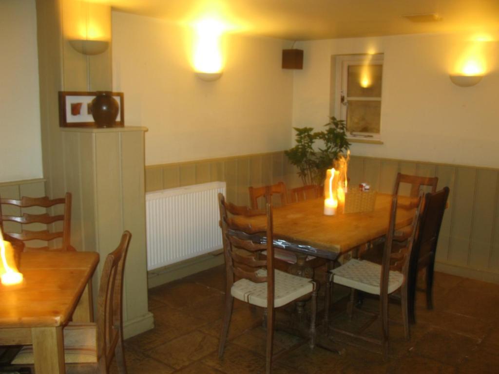 The Chequers Inn Cassington Exterior photo